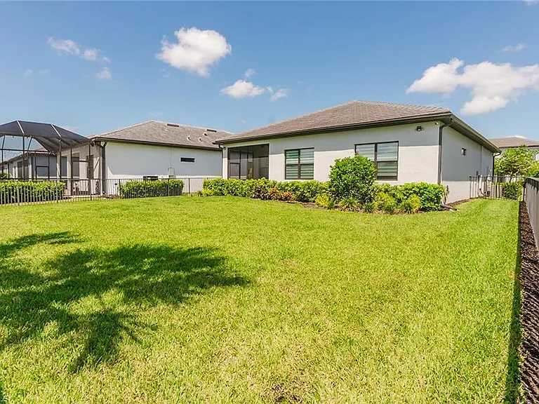 4302 Washington Pl — Photo 32