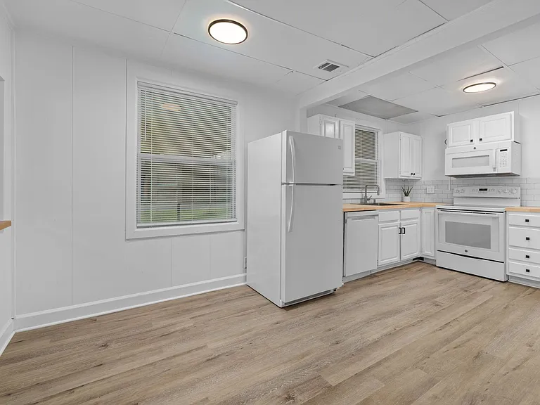 eat in kitchen