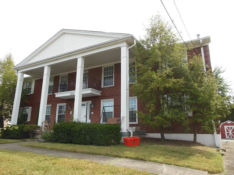 1932 Gardiner Ln #4 — Photo 1