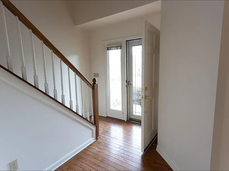 1336 Le Parc Ter — Photo 15