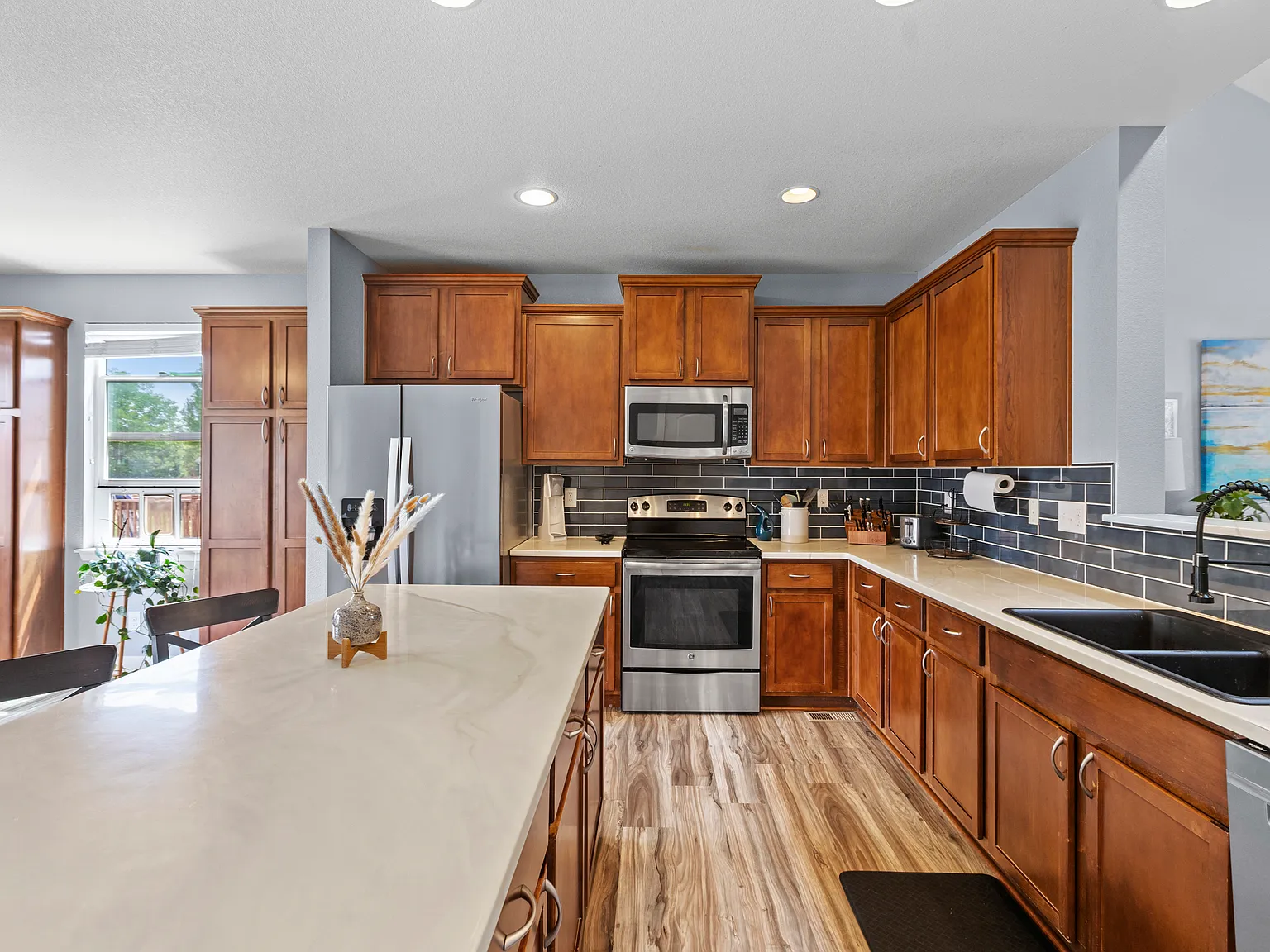 4 bed, 3.5 bath, 2321 sqft, $2,850 — Photo 4