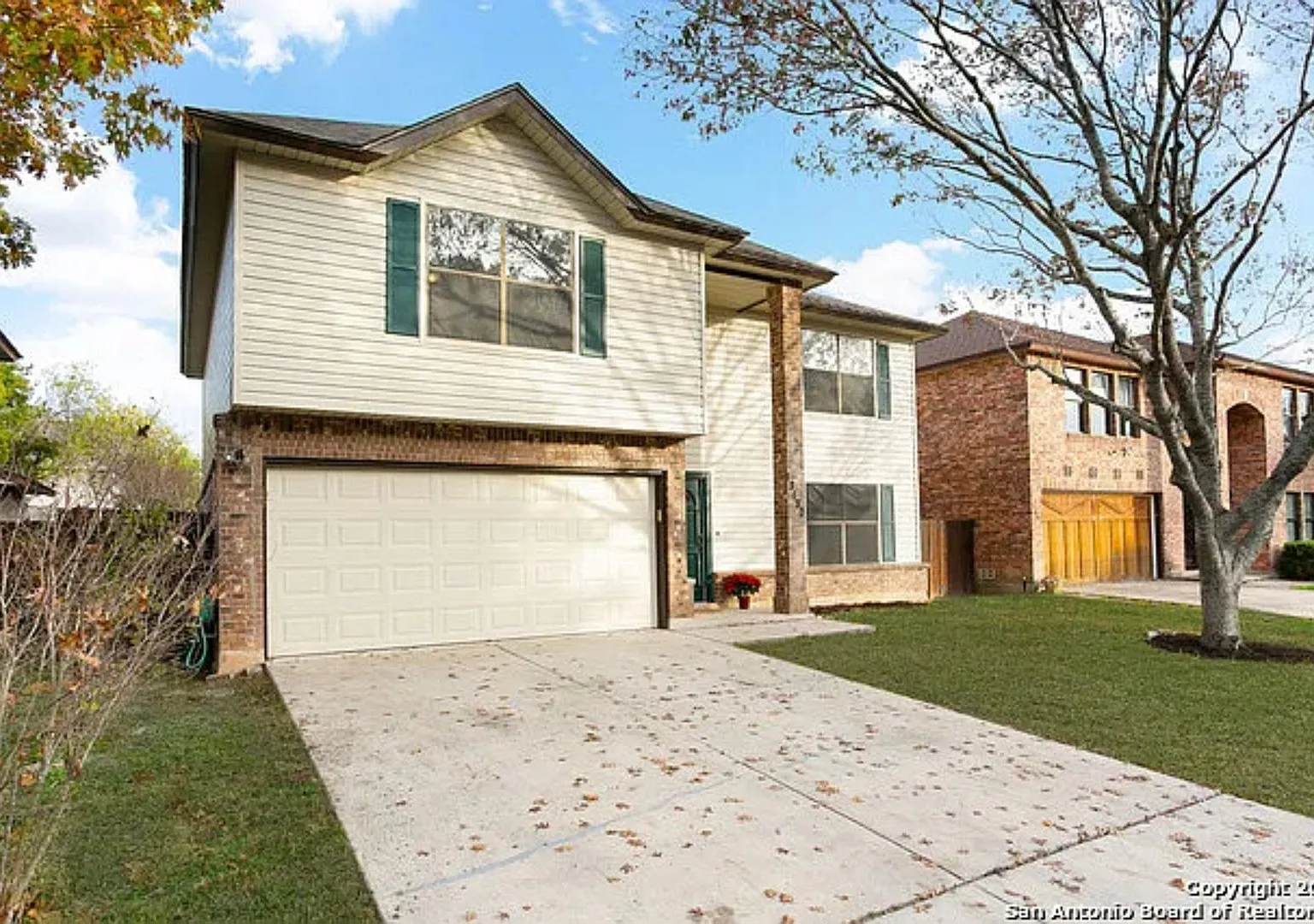 Welcome home to this charming two-story home nestled in the highly desirable Regency Meadow — Photo 3