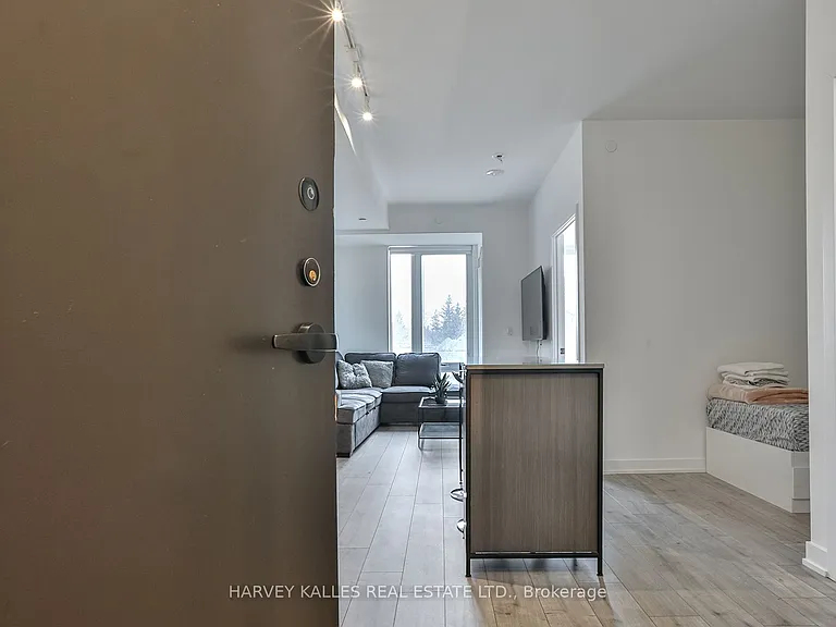 215 Lakeshore Rd W #206 — Photo 1