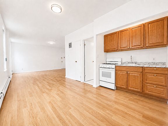 2nd image of 1685 Lexington Ave APT 1