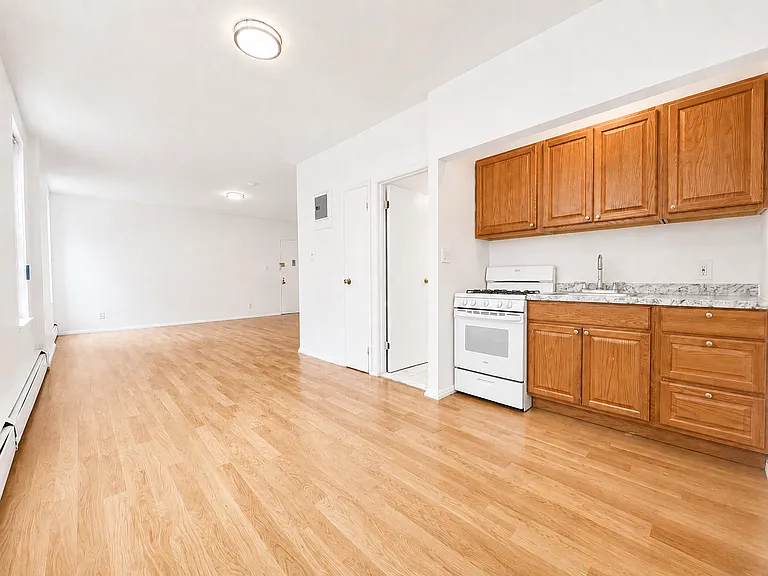 1685 Lexington Ave #1 — Photo 2