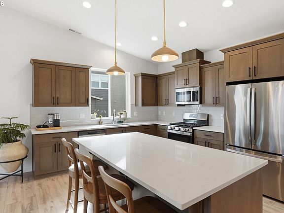 3rd image of 11664 SE Crown Point Way