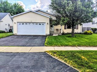 747 Hedge Dr, Dekalb, IL 60115