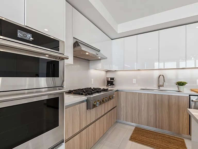 400 Central Ave #2102 — Photo 11