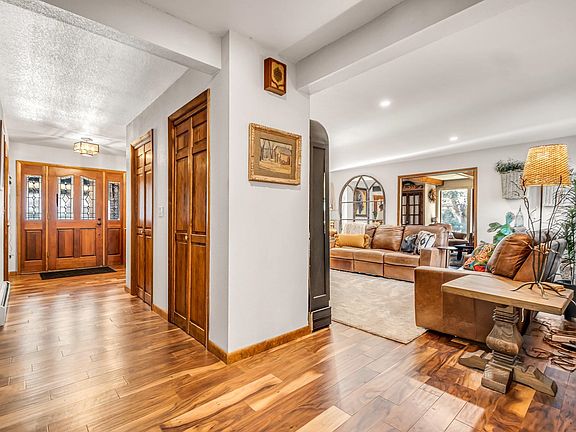 4th image of 751 Continental Dr