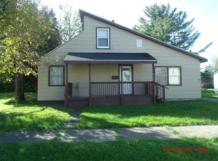 928 Cedar St, Sault Sainte Marie, MI 49783