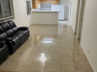 412 N 35th St #A, Seattle, WA 98103