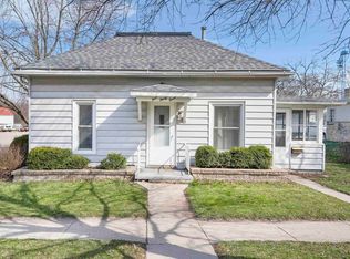 433 5th St, Hudson, IA 50643