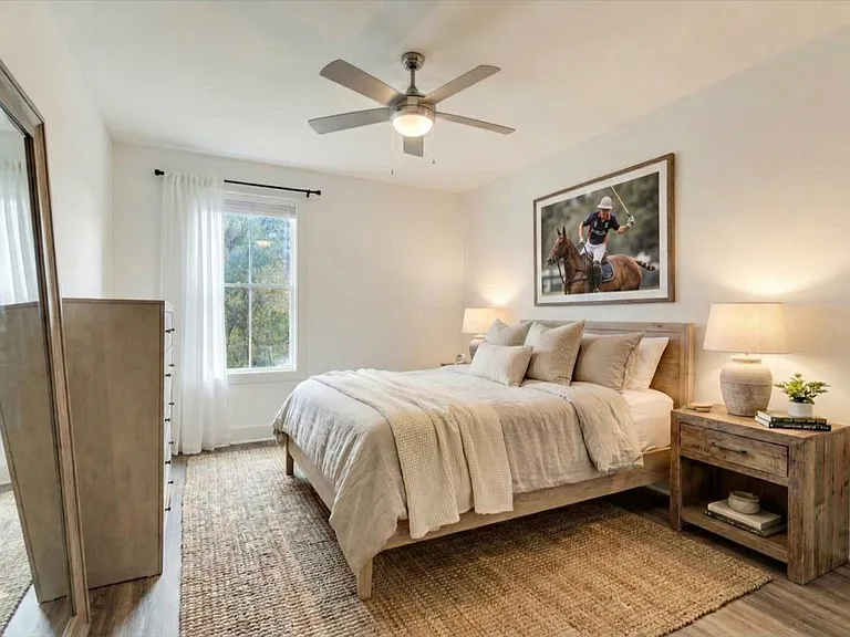 The Lowe — Photo 6