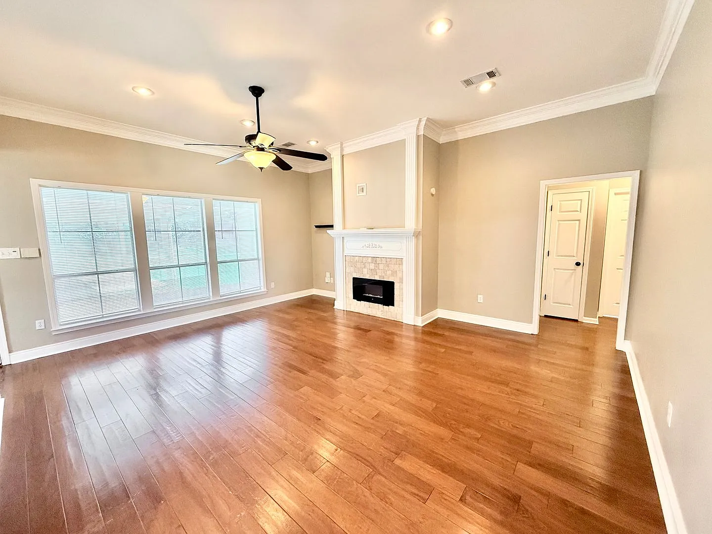 3 Bed, 2 Bath Home with Large Backyard in Fairmont Subdivision — Photo 3