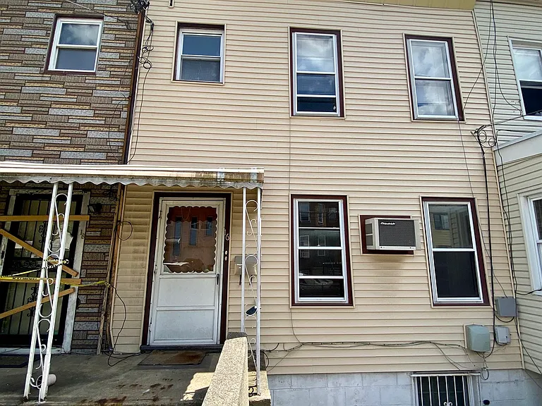 16 Perrine Ave — Photo 1