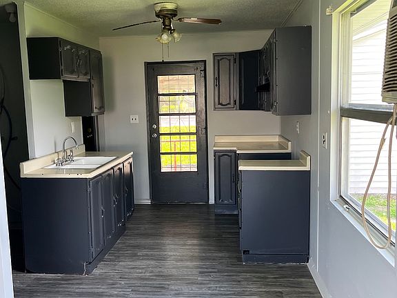 2nd image of 206 Lindenwood Dr