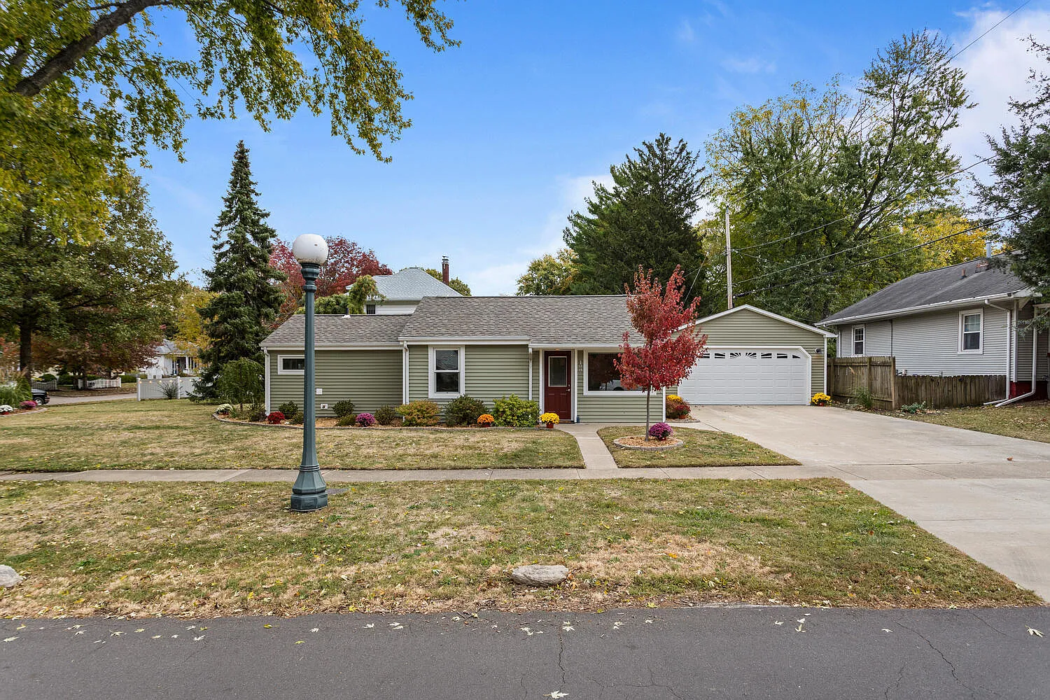 108 N Draper Ave photo 1