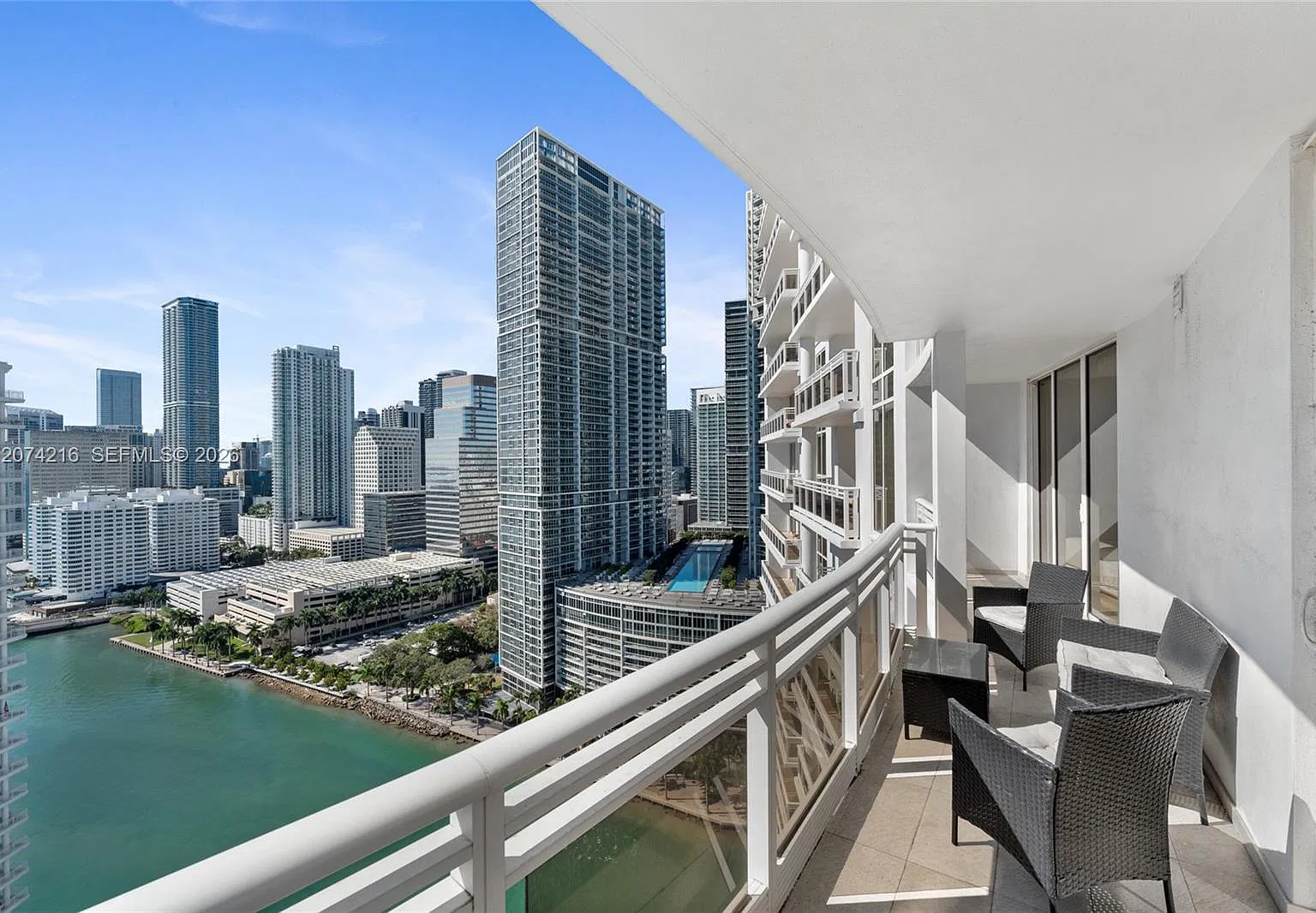 Carbonell Condo — Photo 4