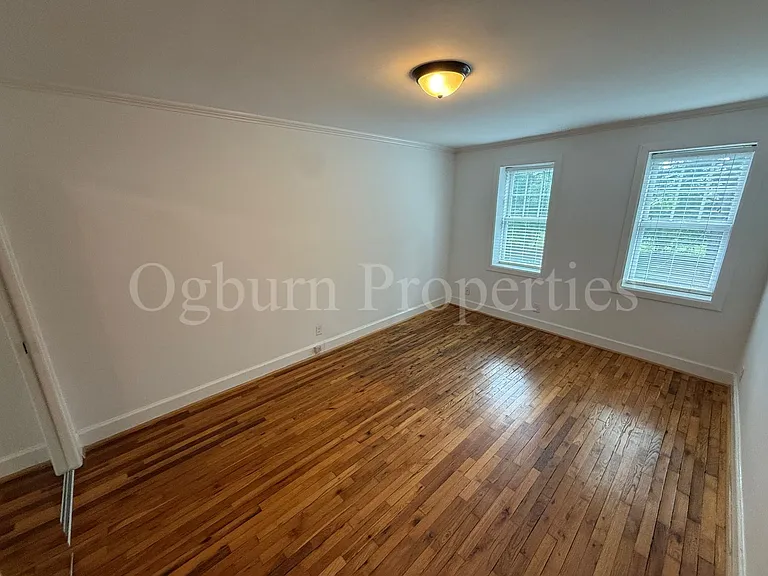 835-839 841 Reynolda Rd — Photo 5