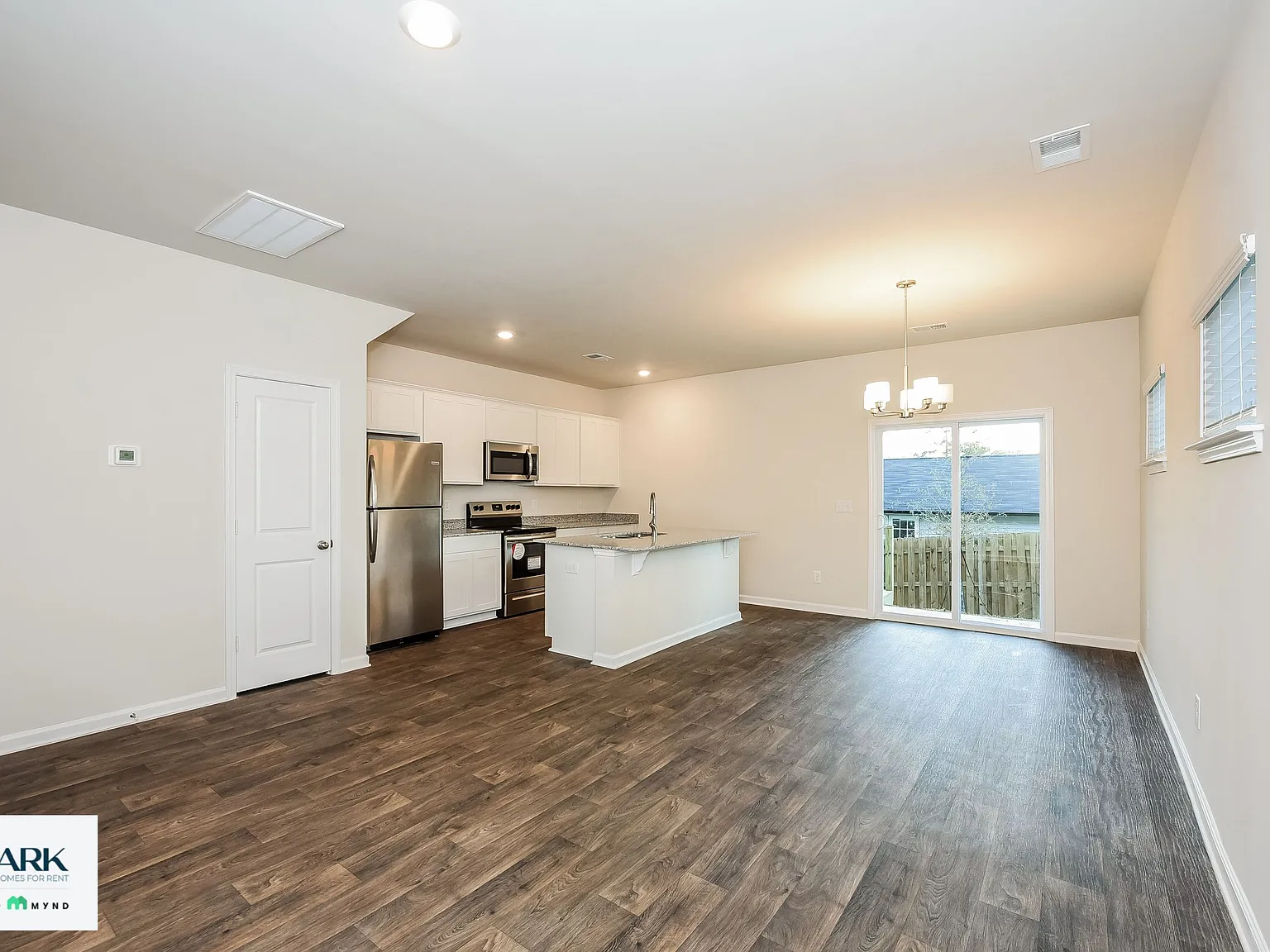 2 bed, 2.5 bath, 1428 sqft, $1,615 — Photo 4