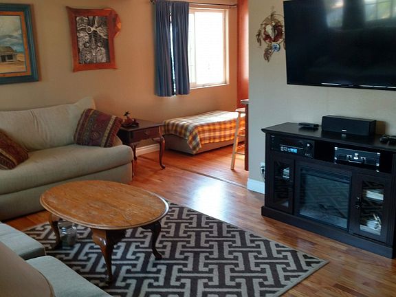 3rd image of 448 Hill Dr