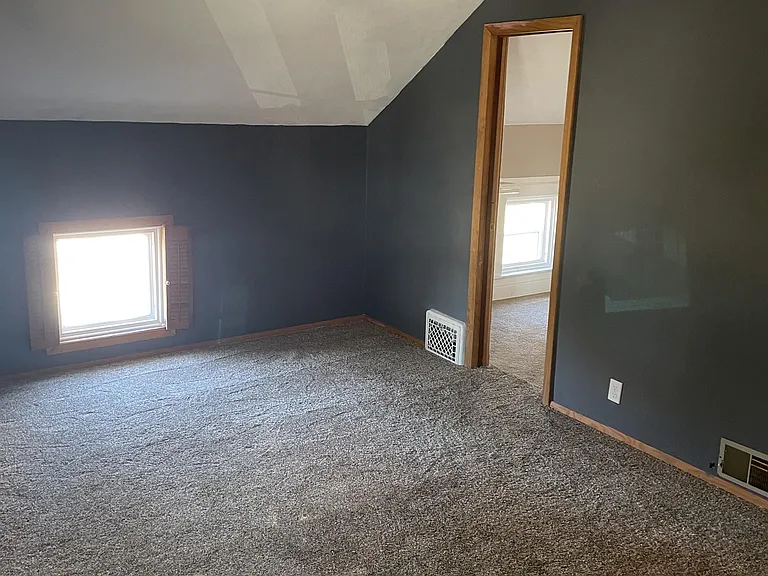 1318 W Spencer St — Photo 19