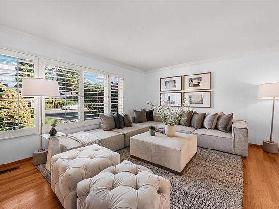 4th image of 1841 Spring Mountain Road