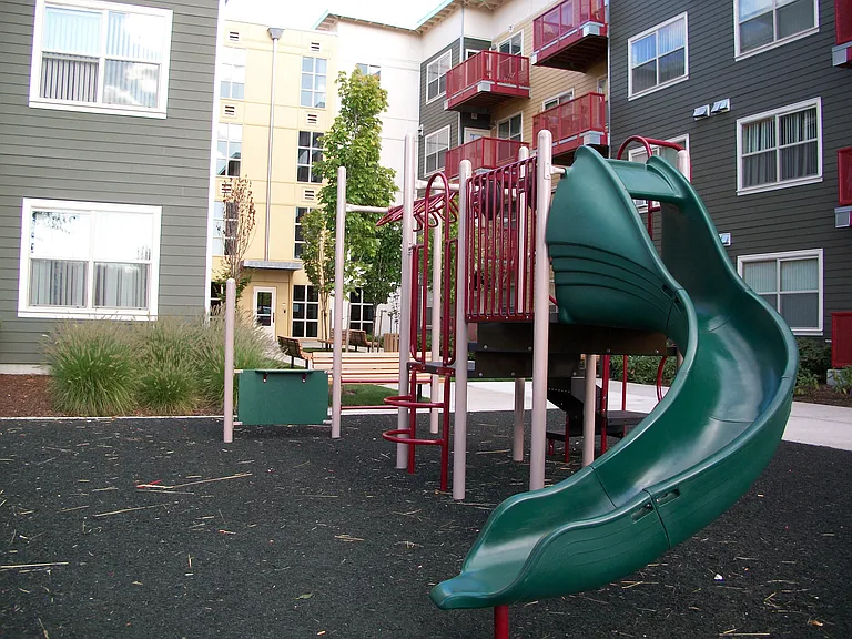 Esperanza Court — Photo 9