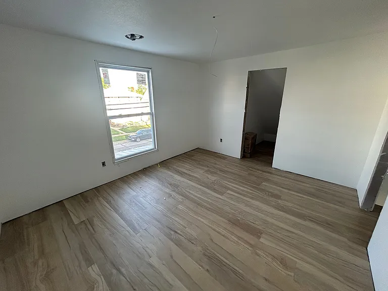 204 S West St — Photo 7