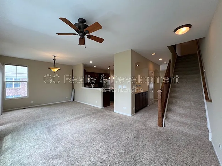 498 Grosvenor Ln — Photo 14