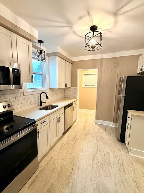 3 bed, 1.5 bath, 1388 sqft, $1,600 — Photo 4