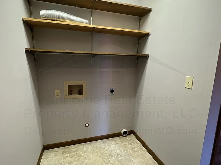 103 E 10th St #2 — Photo 11