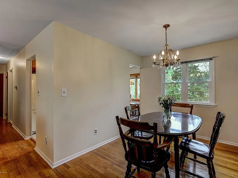 594 Vaughn Ave — Photo 8