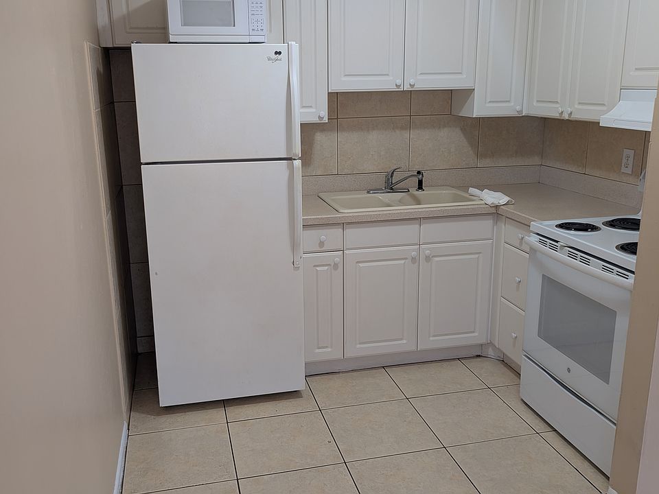 1st image of 2920 Clark Rd APT 102
