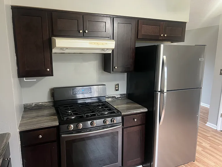 804 W Town Ct — Photo 8