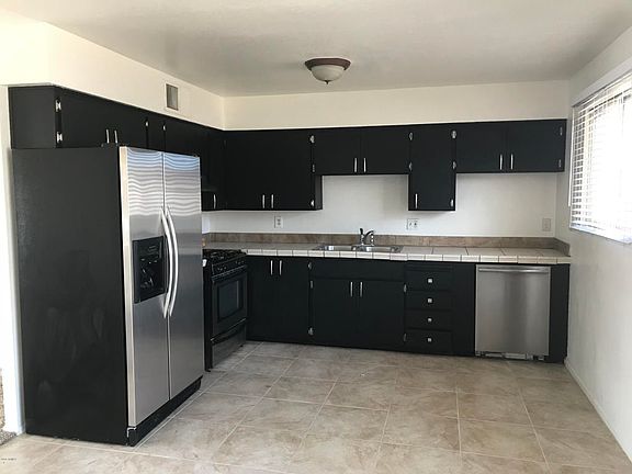2nd image of 2132 W Laurel Ln
