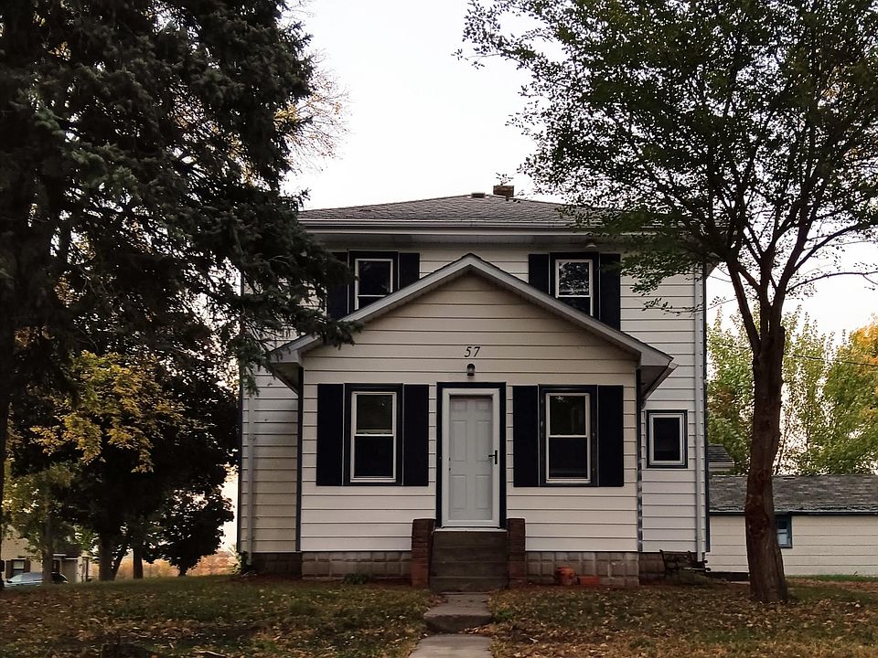 57 Ash St W - Gibbon