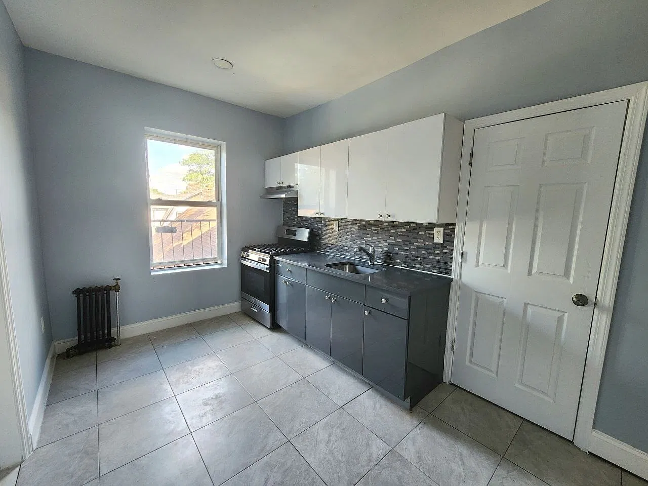 6 N 21st St — Photo 1