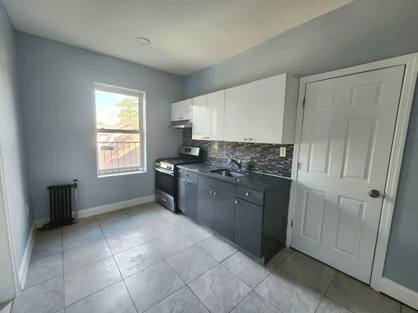 6 N 21st St #304, East Orange, NJ 07017