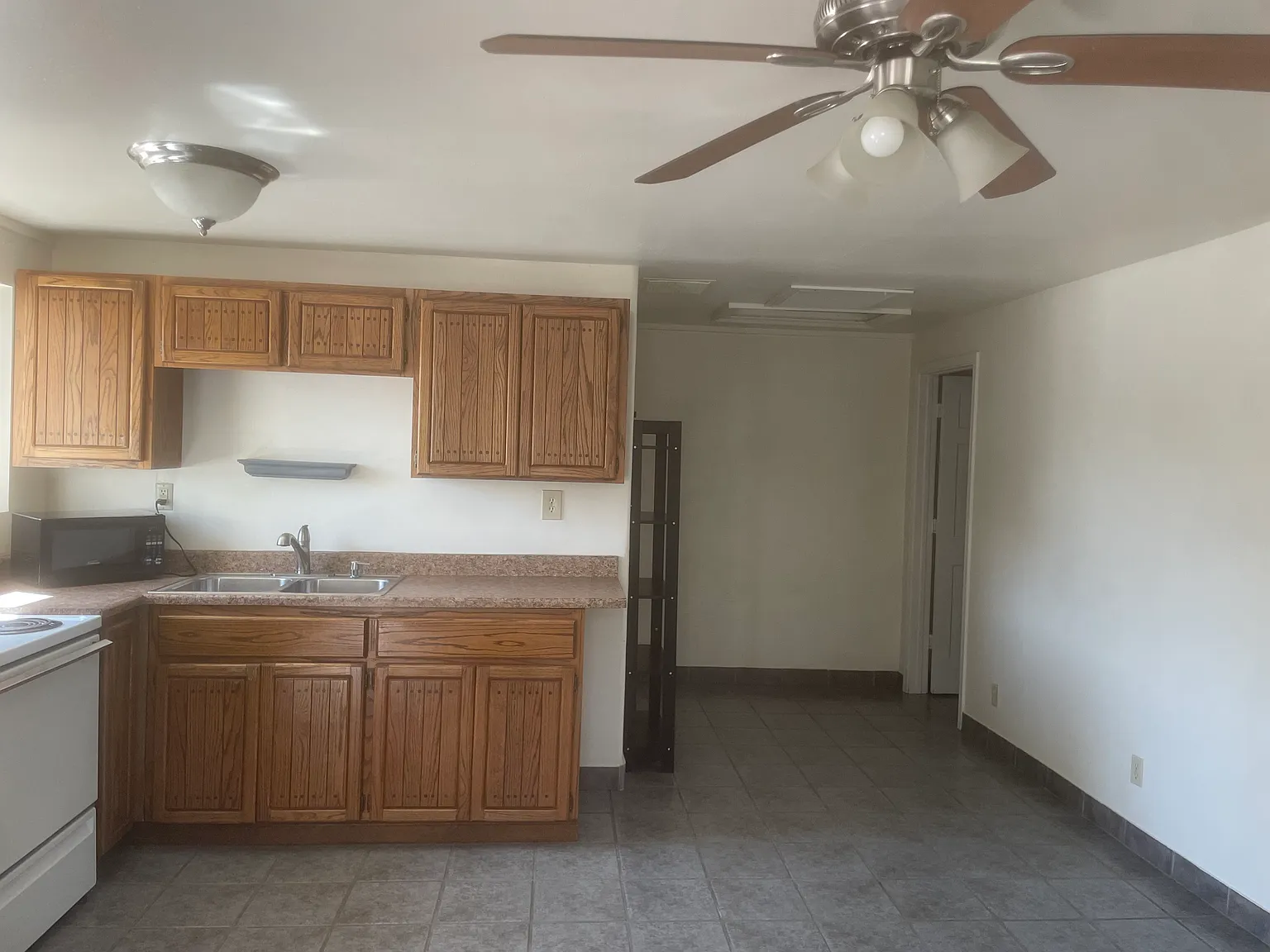 1321 E Diamond St — Photo 4