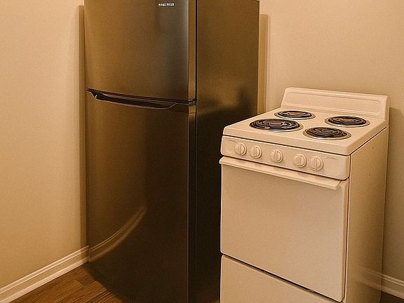 4th image of 5827 Monfort Hills Ave #3