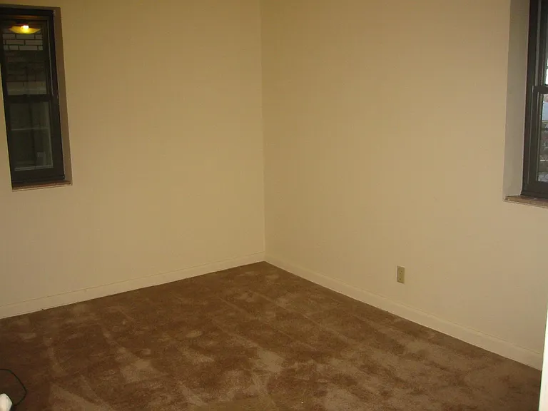 2900 Voelkel Ave #301 — Photo 7