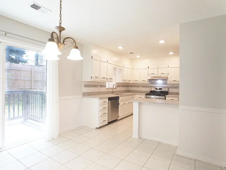 2056 Corners Cir — Photo 5