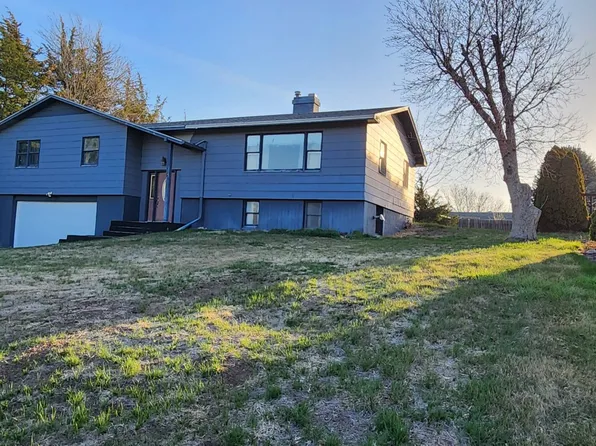 909 Westridge Ave, Norton, KS 67654