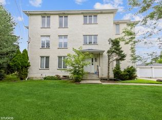 475 N East River Rd APT 1, Des Plaines, IL 60016