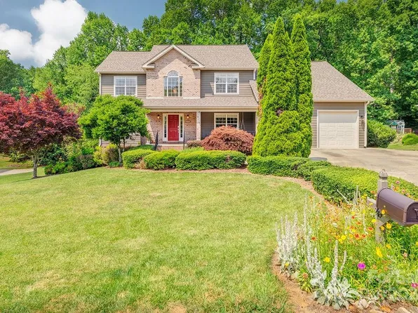 14 Huntington Chase Dr, Asheville, NC 28805