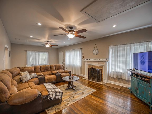 4th image of 1009 S Sylvan Ave