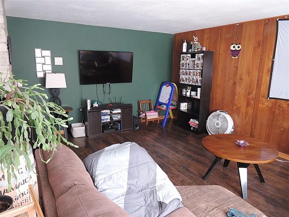 5th image of 928 Jefferson Pl