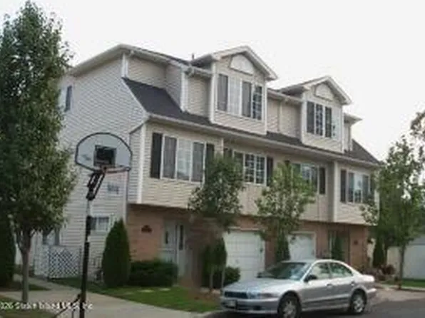 40 Hemlock Ln, Staten Island, NY 10309