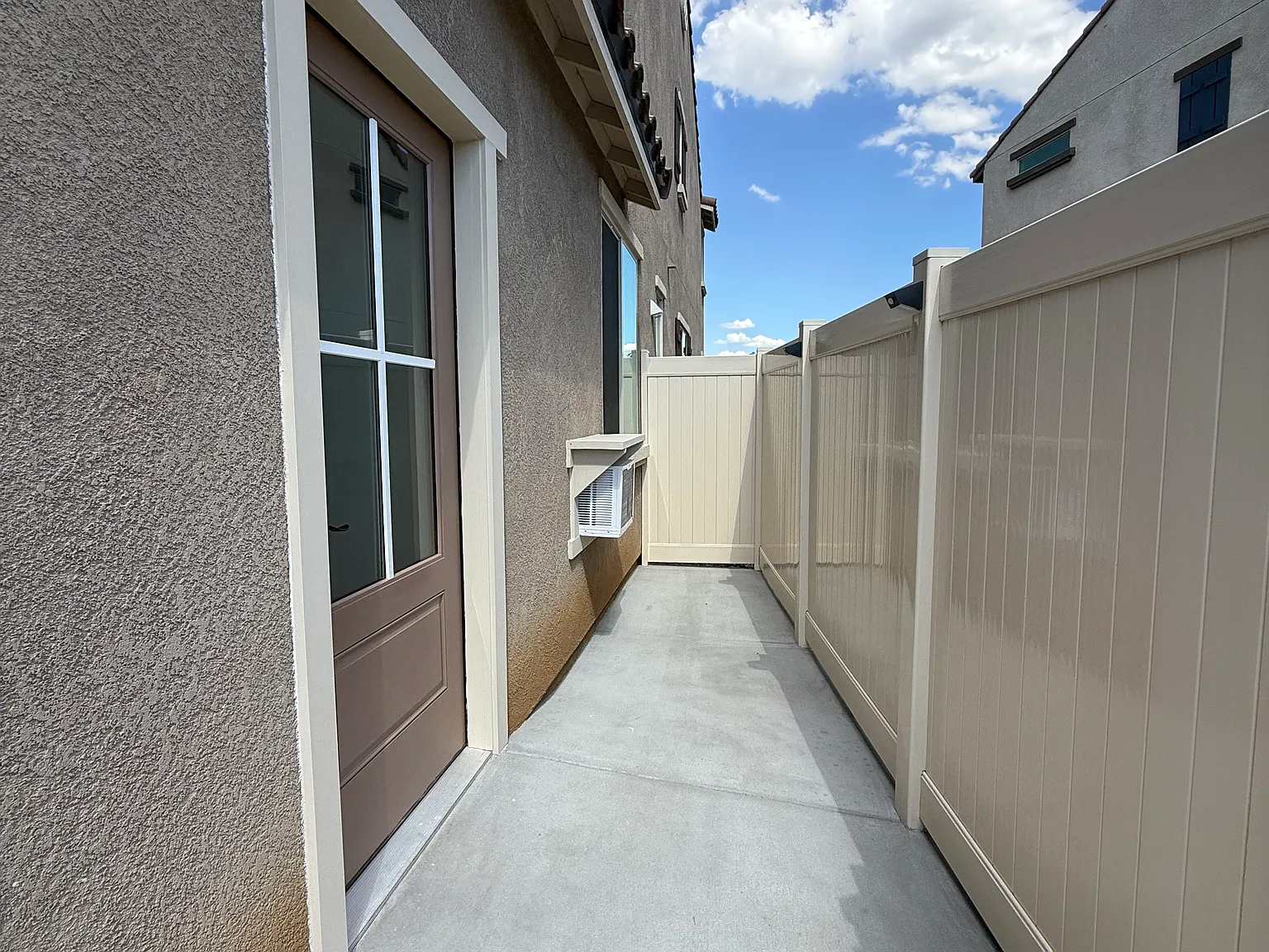 Studio, 3254 sqft, $1,575 — Photo 3
